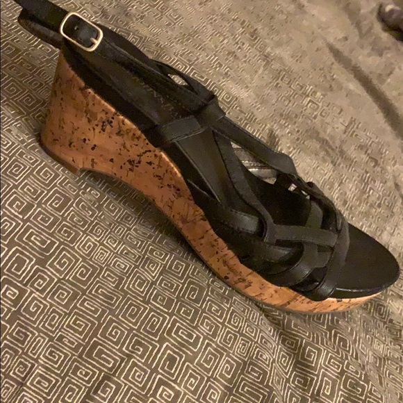 St John’s Bay wedges - Picture 2 of 4